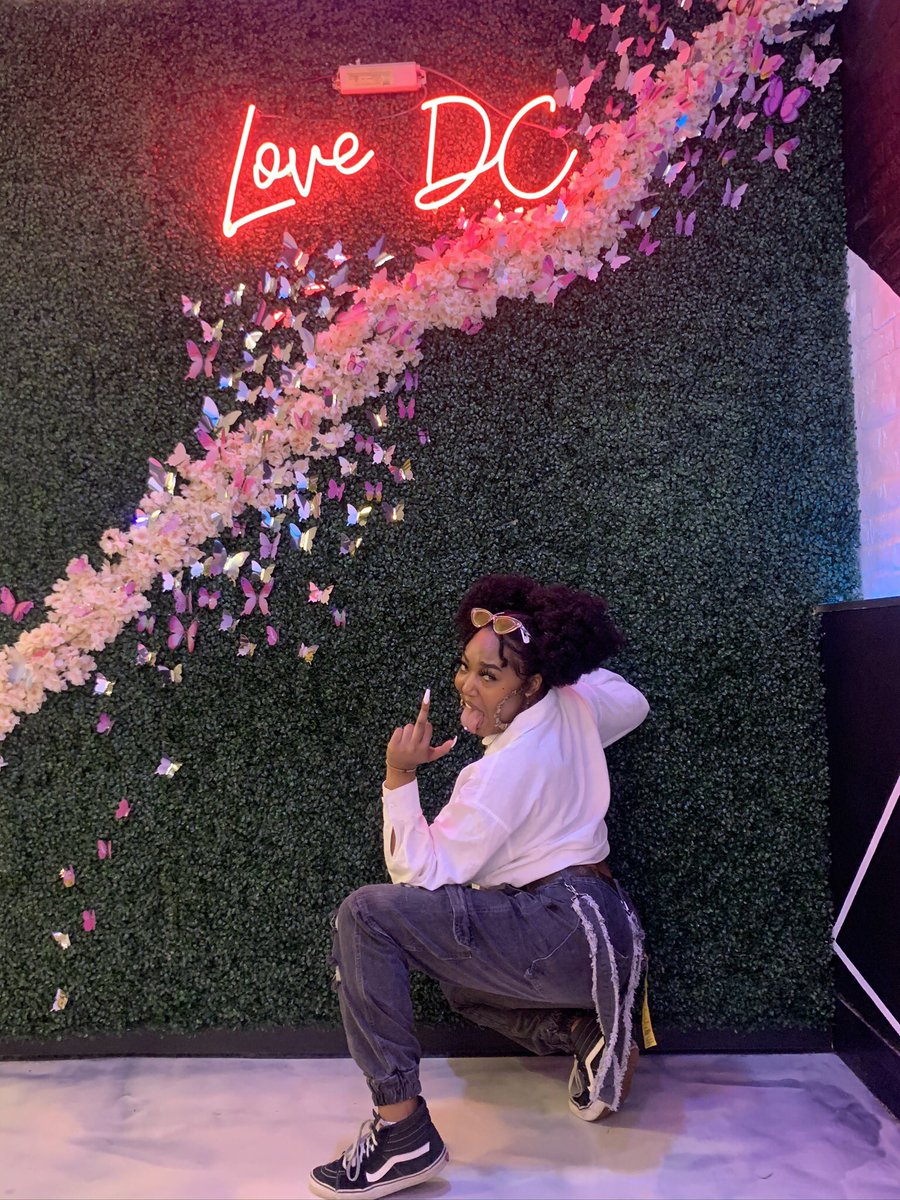 yungokuu's tweet photo. i stay doing the michael jackson w my feet😂😂😂 #3stars2bars #dcgirl 💗💗💗 https://t.co/EDO1LSeIFf