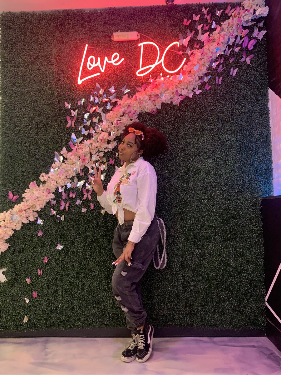 yungokuu's tweet photo. i stay doing the michael jackson w my feet😂😂😂 #3stars2bars #dcgirl 💗💗💗 https://t.co/EDO1LSeIFf