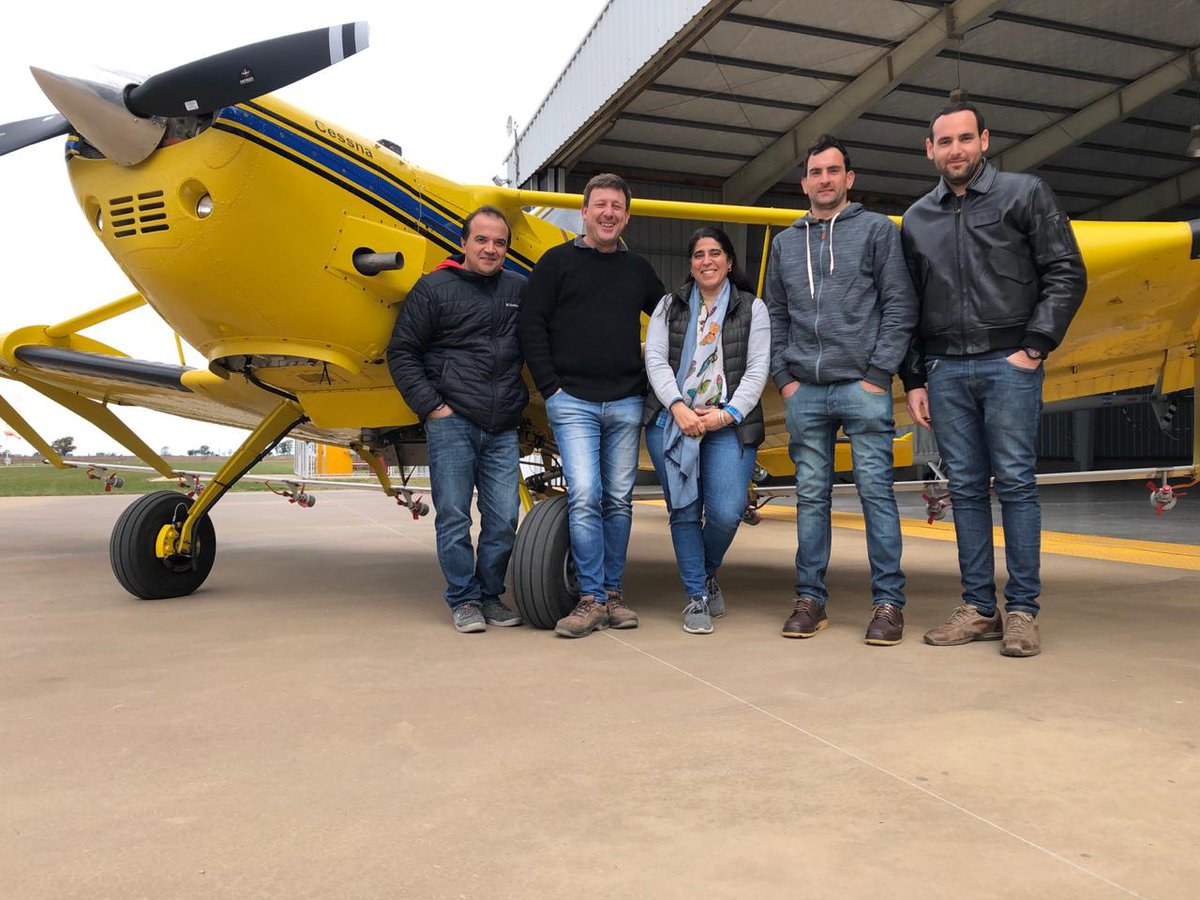 CAPBAOficial's tweet photo. Pusimos 5ta!
AEROTRAB SRL es la 5ta. empresa socia con certificación IRAM 14130-3 para aplicación aérea de fitosanitarios.
Gracias a su esfuerzo y el apoyo del Programa @CAPBAOficial+ @Syngenta_ar obtuvo status PREMIUM. Felicitaciones x apostar x las #buenaspracticasagricolas https://t.co/vc6TPOBcPj