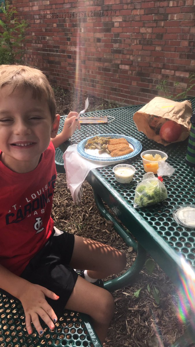 FloydClass's tweet photo. CPS parents if you haven’t taken advantage of the #LunchBus do it!! So much food, and my own Kinder loves it!! #CPSBest https://t.co/AzRvNrCwR9