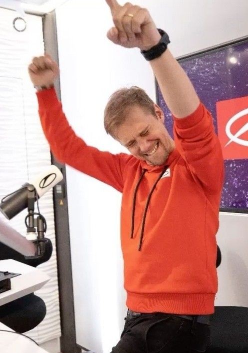 Wendy_Sokoloff's tweet photo. @dully718 @arminvanbuuren @rubenderonde @asot @ASOTVZLA @ASOT_FEST_MEX @asot700swiss @ASOTFamily @AlexandraMusik @kessam56 @martinecas @Eslamelhadary3 @SonomiFujita Thank Thomas i posted in facebook so sorry for my late replay, i hope you enjoyed the #ASOT981 https://t.co/WSwvwkkFnc