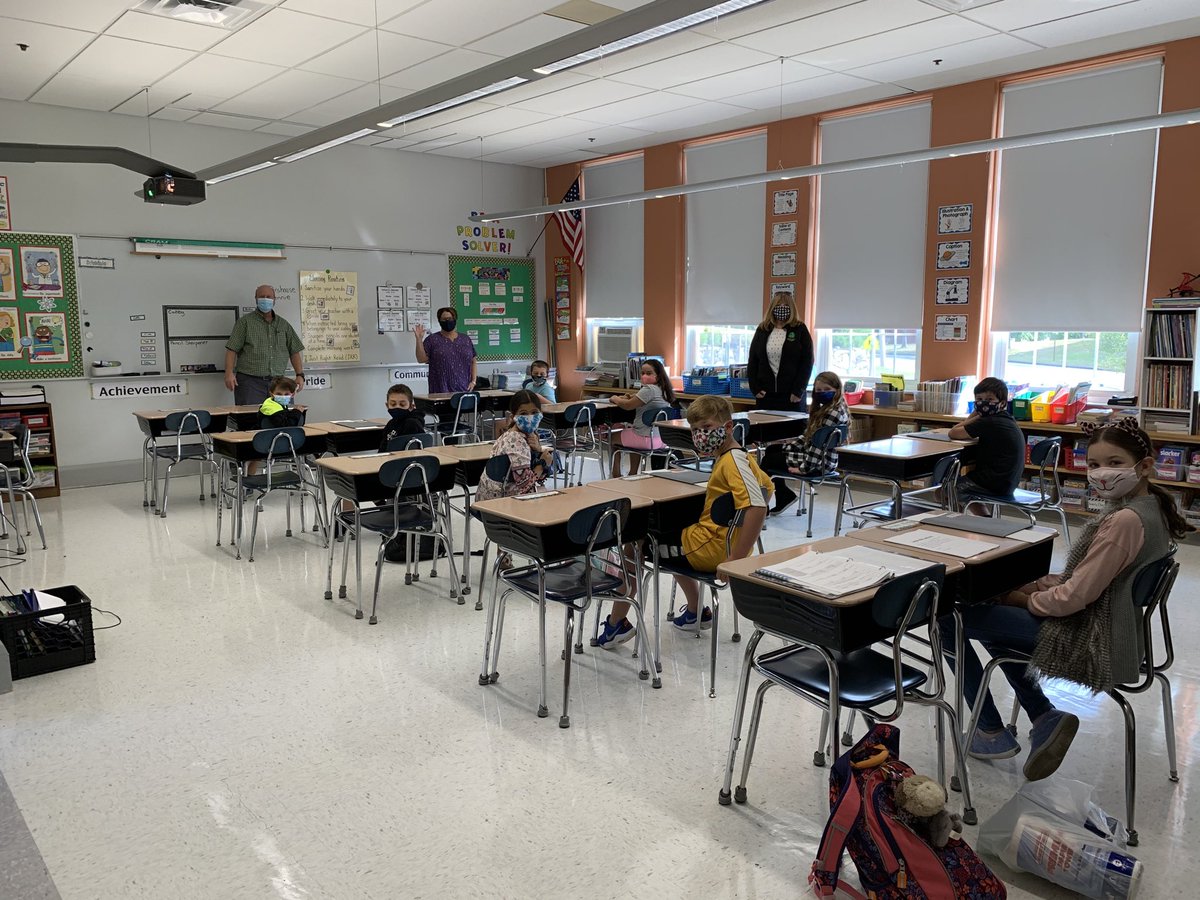 TheBatchBulldog's tweet photo. Room 36 Ready to roll #batchstudentsrock https://t.co/qwgI42enlV