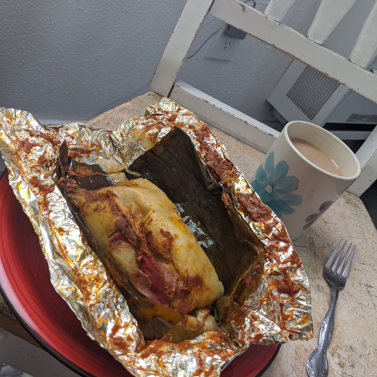 joei247's tweet photo. #GoodMorningEveryone 

a #Beautiful way to start my #morning 
☕ with a #chapin #tamale
( #guatemalan #tamales )

#morningvibes #morningcoffee 
#musicislife #aroundtheworld 
#guatemalafood #urLApromoter
#promotordeeventos #LosAngeles https://t.co/QOZiigyZAD
