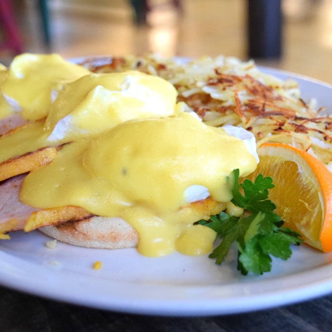 MosFamilyRestaurant tweet media