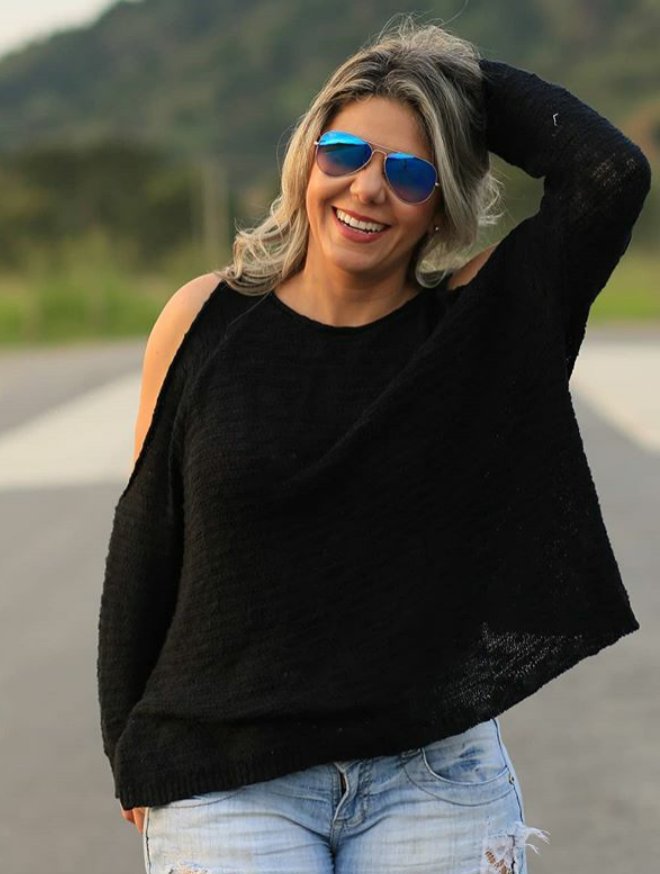 Xu Pra vc!🌻❤
Sol, 🌞girassol,🌻verde, vento solar🌻🌞
Você ainda quer morar comigo
Vento solar e estrelas do mar🌟
Um girassol da cor de seu cabelo🌻🌻🌻❤❤❤