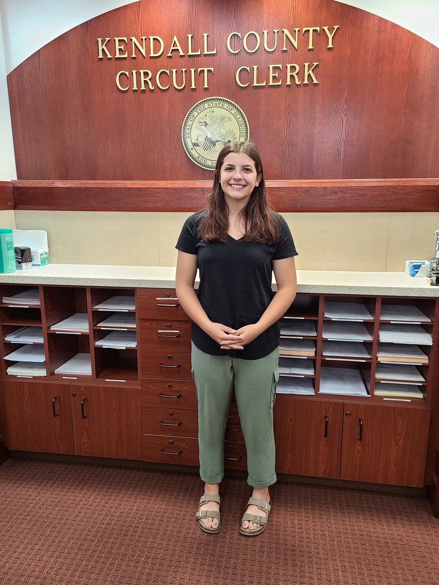 MelissaWojowski's tweet photo. Another new community partner this year...welcome Melanie K. and the Kendall County Circuit Clerk office! Melanie has an interest in accounting and is already learning about deposits, money, and reconciling.
#yhs
#findoutwhatitsabout
#togetherwemakeadifference https://t.co/9IUCYtgS3t