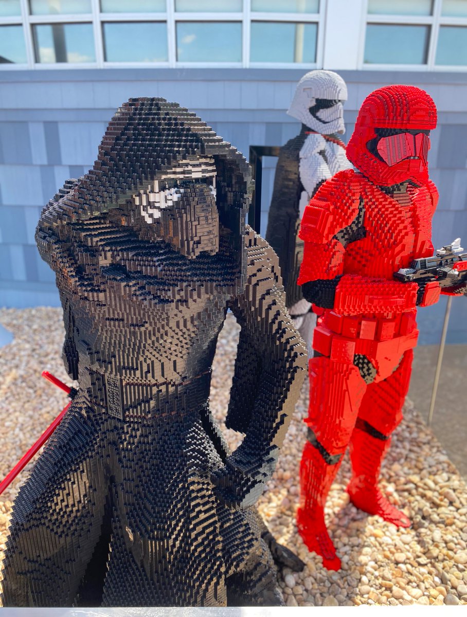 aamj1529's tweet photo. Happy Tuesday #DisTwitter! #UseTheForce that lives within you, to make today the best it can be! #StarWars #DisneySprings #TheDarkSide #TheLegoStore #IHaveSpoken https://t.co/XdhwmuJxdm