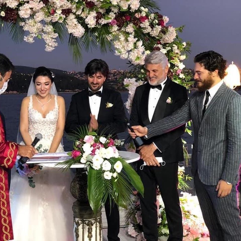 cagatayyfanclub's tweet photo. Çağatay Ulusoy

• Gökhan Tiryaki &amp; Begüm Bağca Wedding

📍İstanbul • 01.09.20 https://t.co/6Z2OtwVFVf