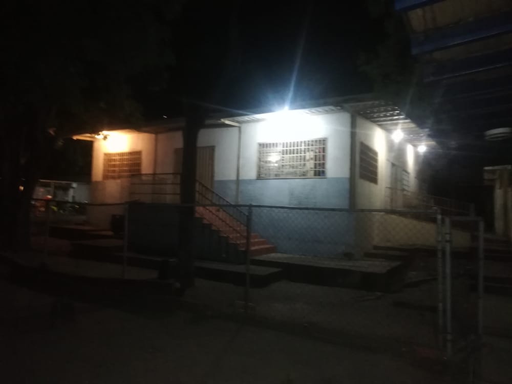Urena23F's tweet photo. #Ureña Iluminación del @FronteraGrupo PASI gracias al @carrilloalcald1 @AlcaldiaBUrena Concejal @JeanGarcia82 y demás colaboradores #EstaEsMiEscuela @MPPEDUCACION @ZonaEducTachira @charlychaves @supervisionZET1 @divceup @AndersonORomero @FreddyBernal @NicolasMaduro https://t.co/kHiZSueDqh