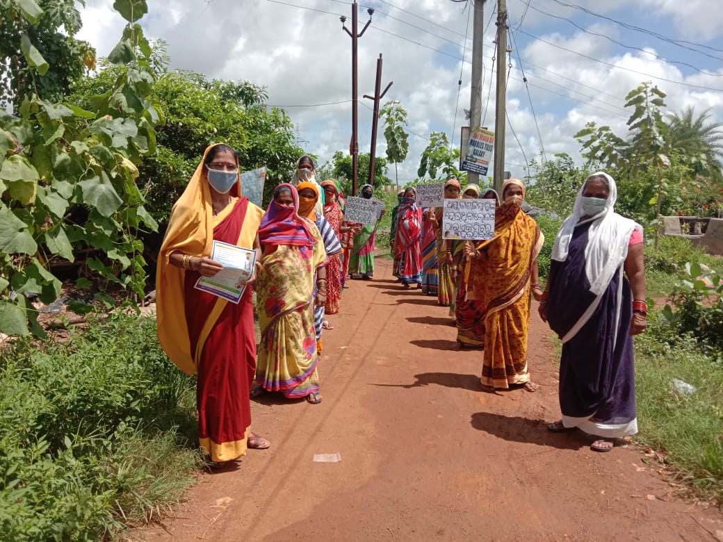 ManoramaReddy4's tweet photo. COVID SAKHI, an initiative  to make Ganjam zero Covid positive through 30000 leaders of WSHGs.@WCDOdisha @Ganjam_Admin https://t.co/3F8uhPhoIJ
