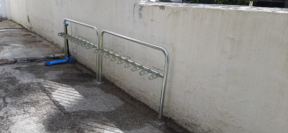 afaspinola's tweet photo. Ya disponibles los aparcamientos de bicis y patinetes instalados por la asociación en el @colegiospinolam
https://t.co/CEFajGkD9b https://t.co/H4XR8NtesB