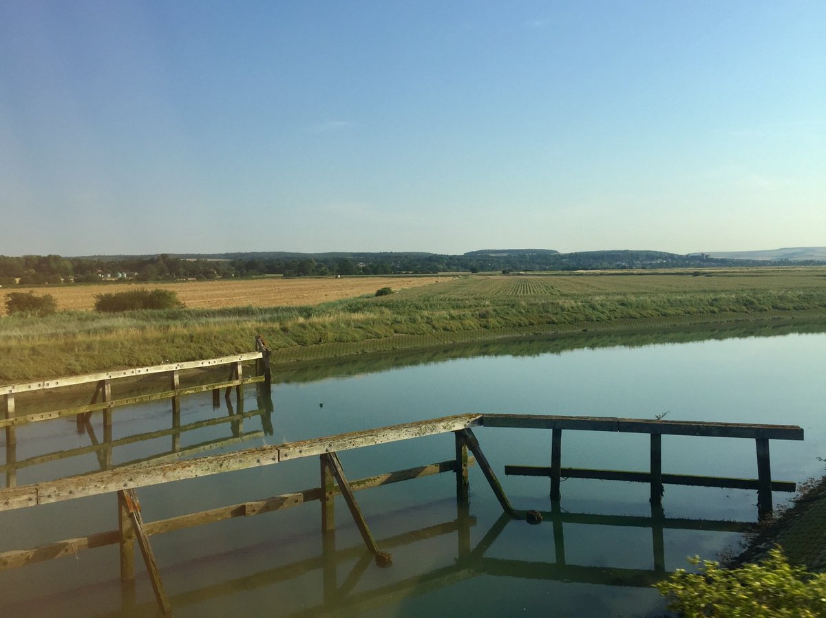 ScenicRailBrit's tweet photo. There are some lovely #ViewsFromTheTrain as you explore Britain by rail. Here's the beautiful Arun Valley Line, discover more: https://t.co/GhV9uKrjl6 #TravelSafe #WindowGazer https://t.co/bBbWOKLFx4