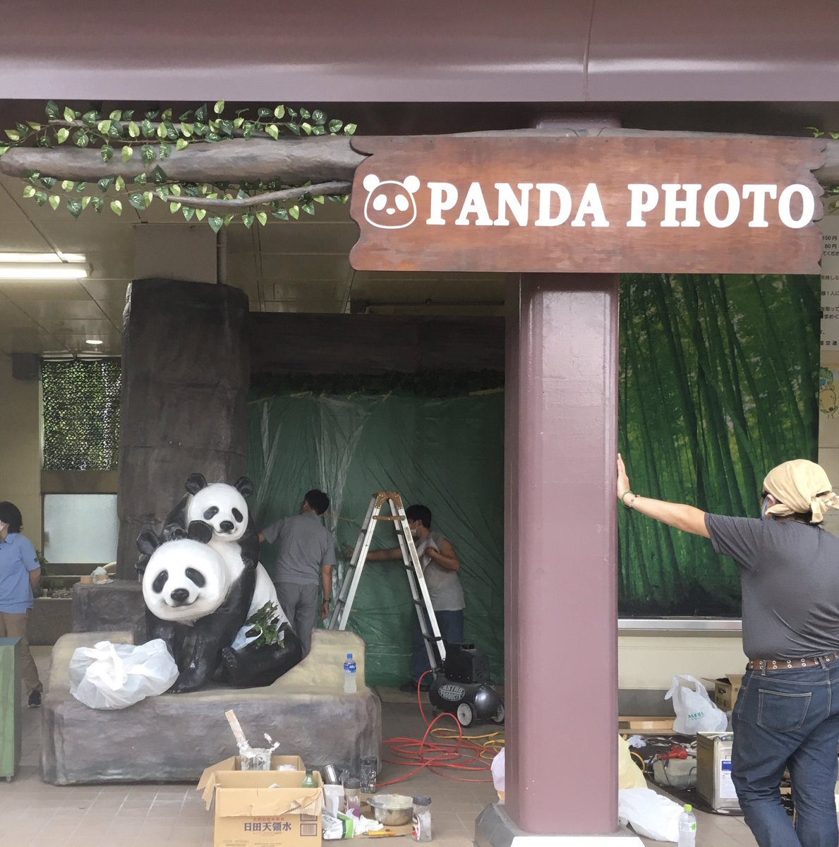 yuchan2525panda's tweet photo. 今日の午後の上野ZOO
モノレール下
PANDA PHOTO ですね❤

記念撮影できるようになるみたいです〜✨
 #上野動物園
 #新スポット
 #PANDAPHOTO https://t.co/KdKsJpaYiL