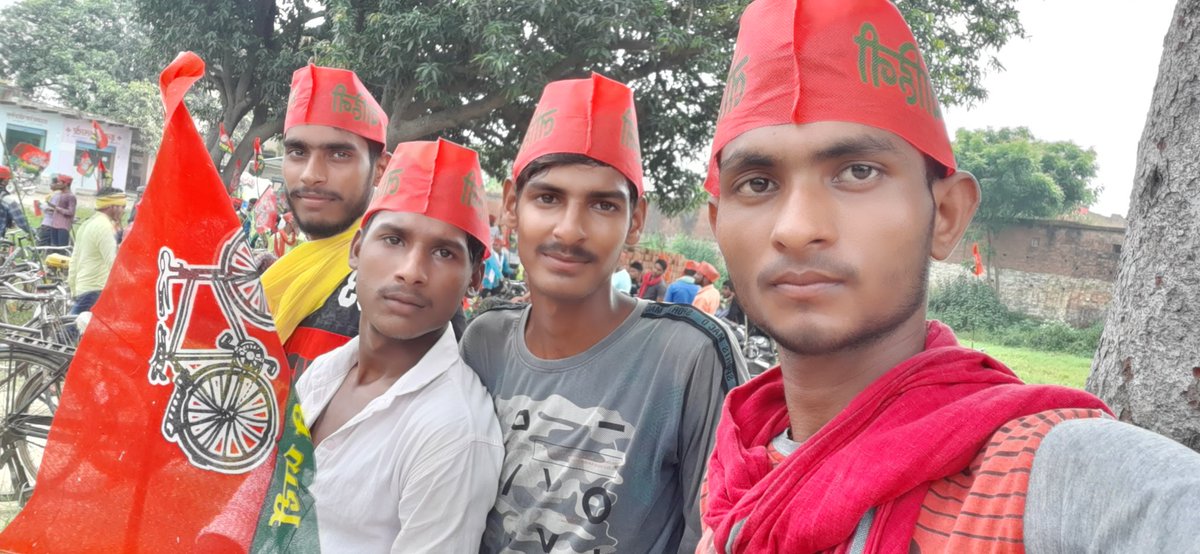 VSamhuti's tweet photo. आज जौनपुर जिले में लाला बाजार से गुलजारगंज तक साइकिल रैली में शामिल हुए अखिलेश भैया जिंदाबाद https://t.co/N4QG1yztWd