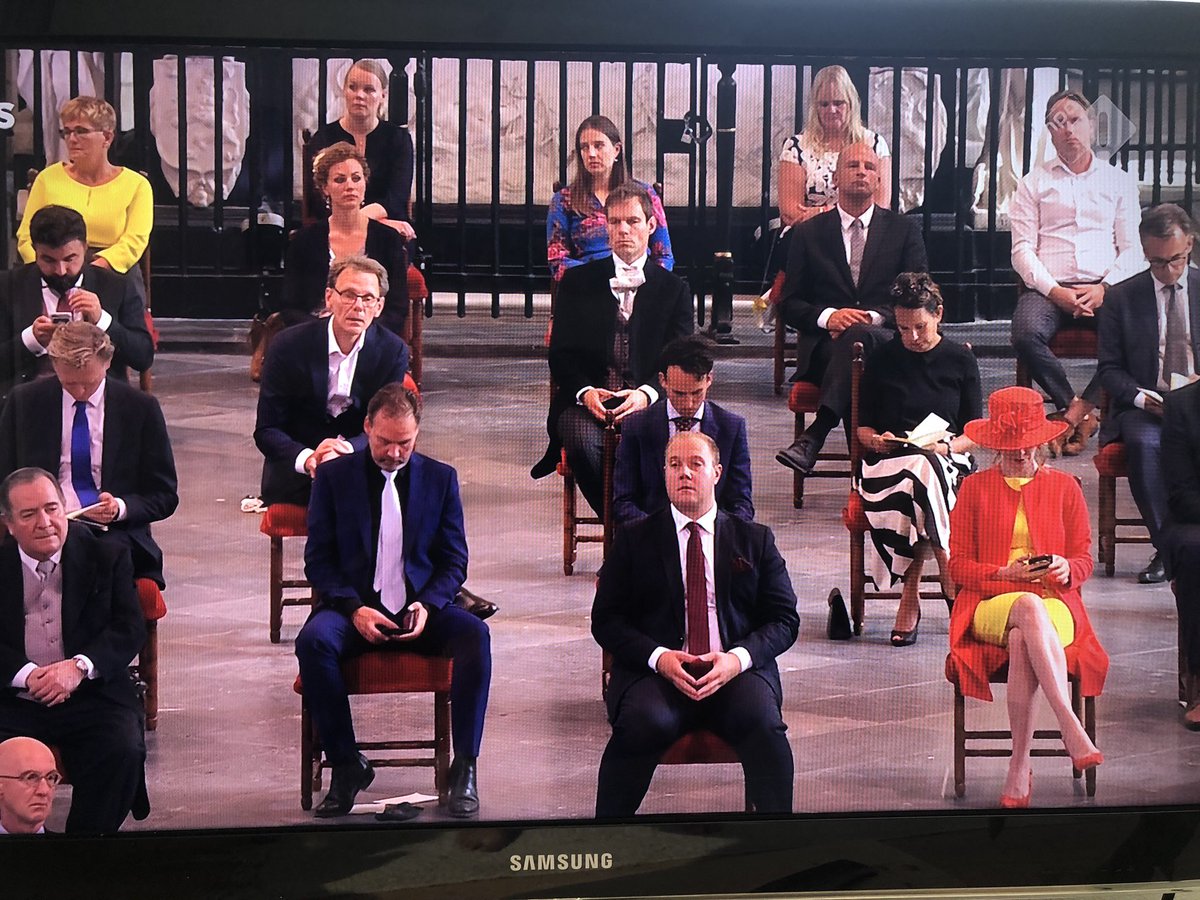 KantelTheater's tweet photo. We kunnen niet meer zonder onze mobiele telefoon #prinsjesdag2020 https://t.co/dUM2WSFB0h