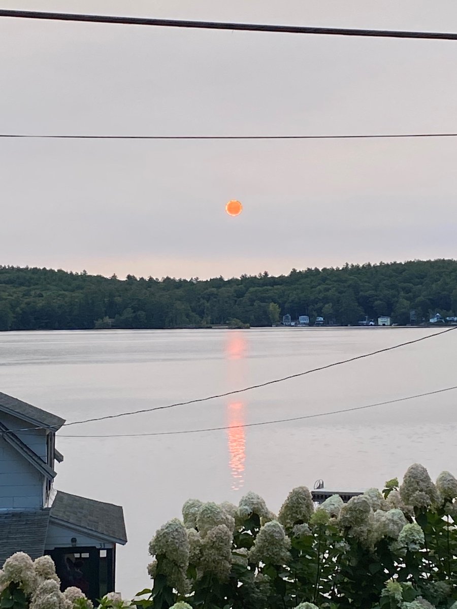 ackfoxy's tweet image. smoked sunrise on Webster lake NH @ShiriSpear