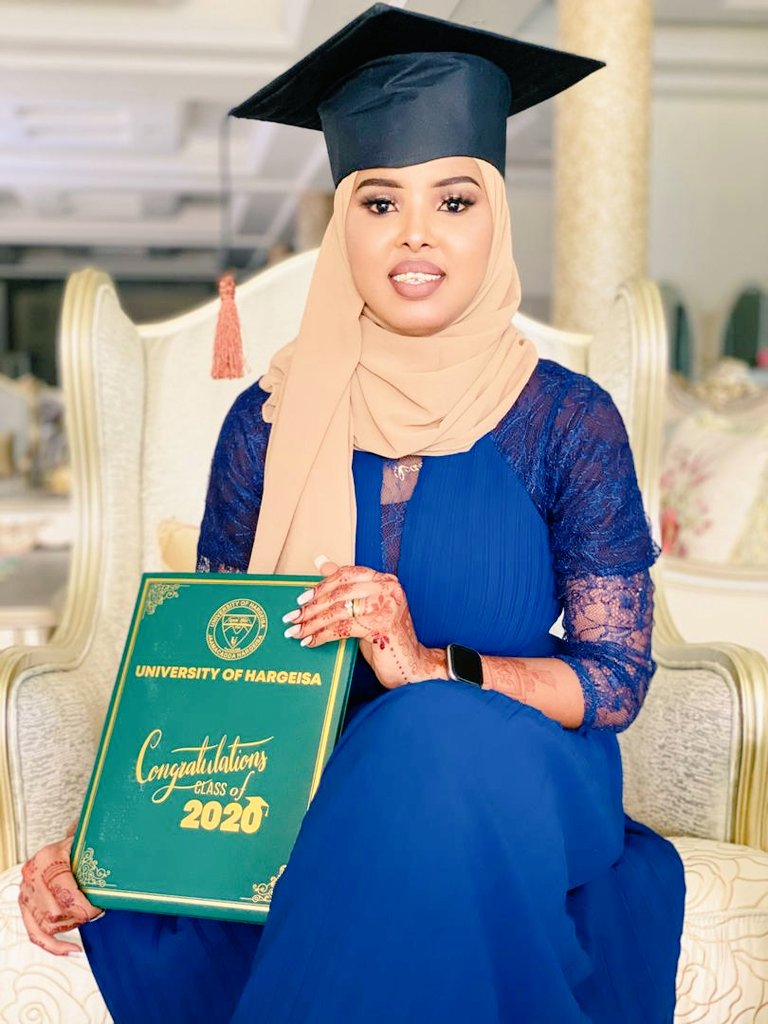 hamda0o's tweet photo. Alhamdulilah finally i did it 👩‍🎓👩‍🎓💯 https://t.co/p0fUJTsiTB