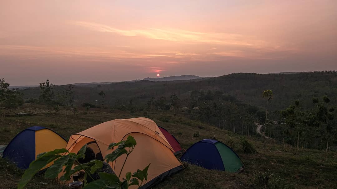 Camping ria di Bukit Kunci, Desa Bangowan, Jiken..?? 
Info dan reservasi:
-085641200447
-085247407220 
Tersedia persewaan tenda dll. Pesan kami, tetap patuhi protokol kesehatan ya 👍👍 semoga kita semua tetap sehat dan bahagia, aamiin

#AriefRohman #DolanBlora <a href="/info_Blora/">INFO BLORA</a>