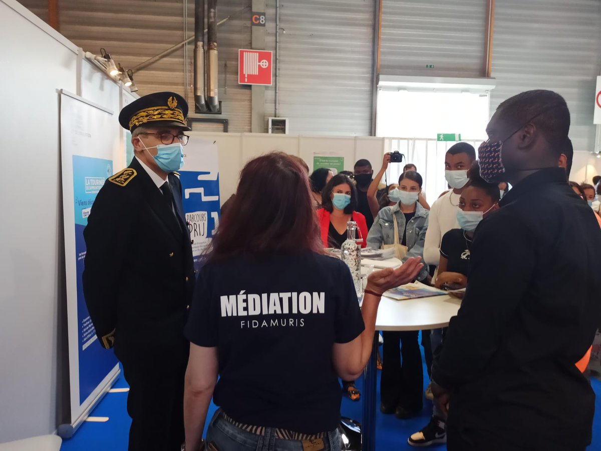 Prefet77's tweet photo. Plan Régional d'Insertion pour la Jeunesse |
Les jeunes des PRIJ de #Melun, #Nemours et #Meaux accompagnés par la Mission Locale Seine-et-Loing, Fidamuris et Germinale ont échangé avec le Premier ministre @JeanCASTEX et Préfet de Région @Prefet75_IDF au Salon Jeunes d'avenir. https://t.co/lkdhRiRZup