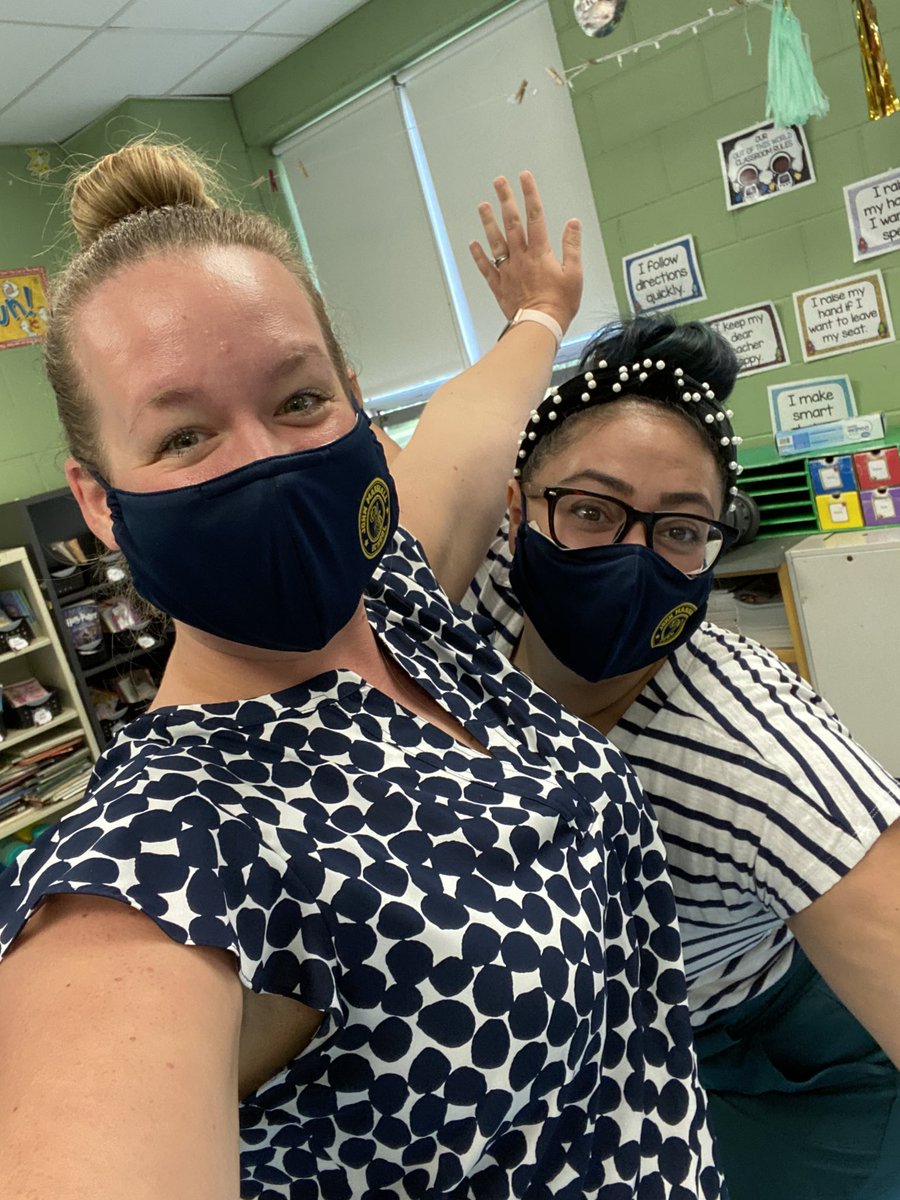 PTO at <a href="/JMDragons5/">John Marshall School</a>  hooking us up with these fresh masks @Miss_Viola12 #shinebrightedison