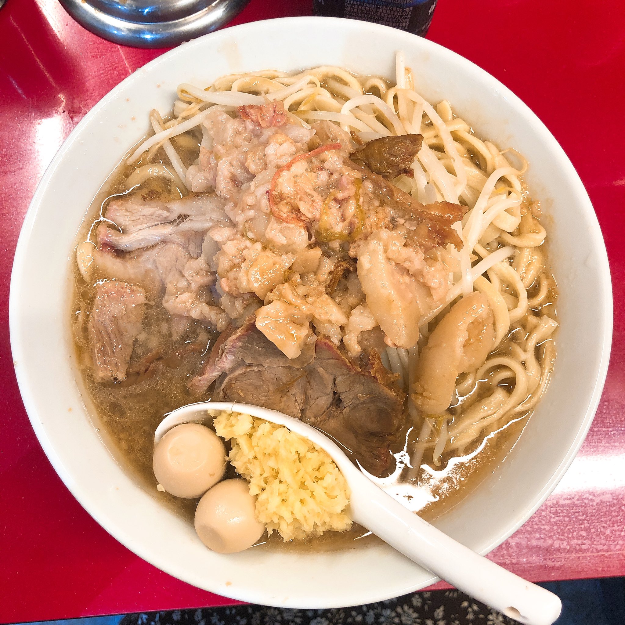 新チトセ ミスid22 ラーメン二郎西台駅前店 小ラーメン麺少なめ しょうが半分 ﾔｻｲｽｸﾅﾒｱﾌﾞﾗ デロ麺 が嬉しいーー 初のしょうが半分にしてみましたが本来のスープの味を残しつつマイルドにしょうが風味になりベストな量でした 脳に直接突き刺さる味