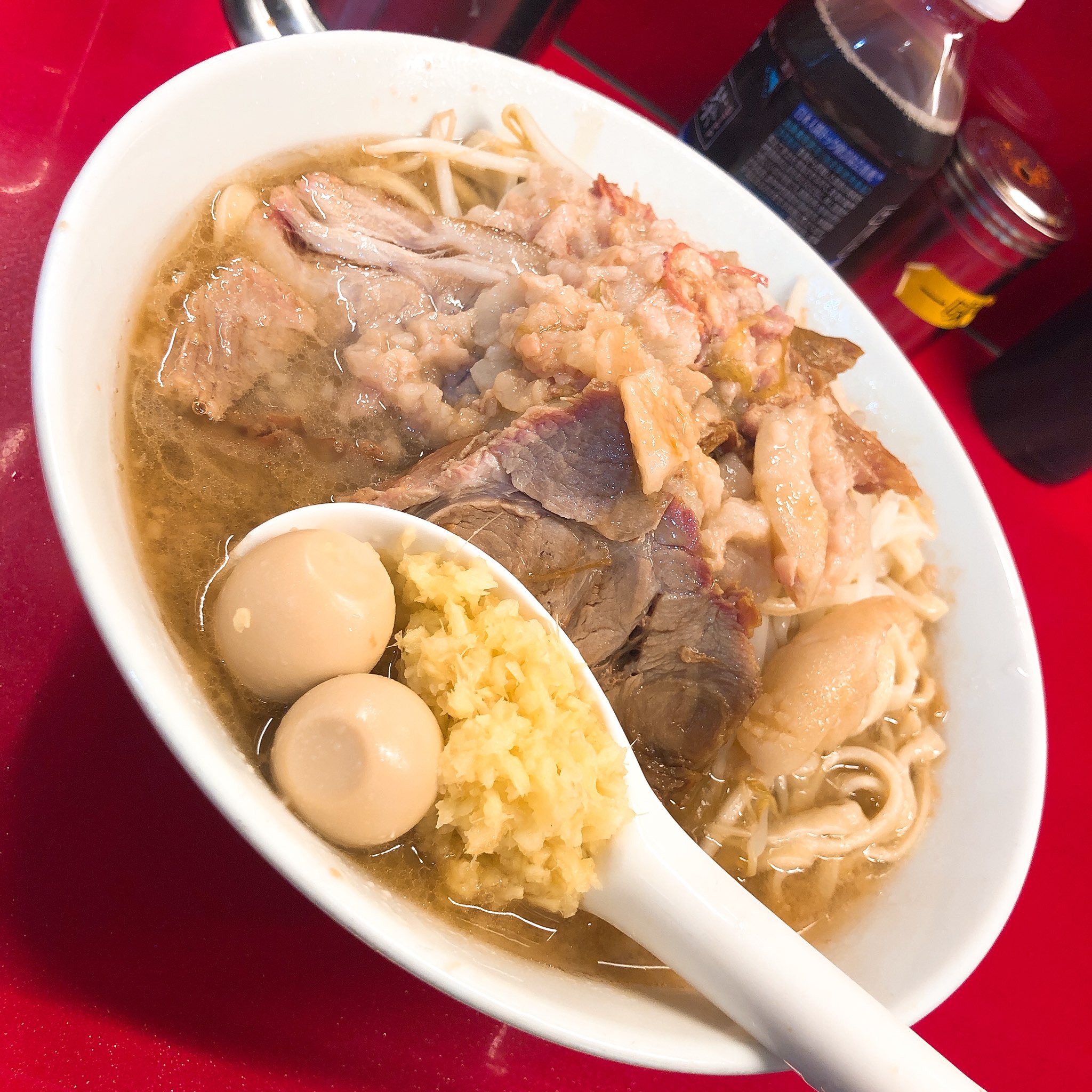 新チトセ ミスid22 ラーメン二郎西台駅前店 小ラーメン麺少なめ しょうが半分 ﾔｻｲｽｸﾅﾒｱﾌﾞﾗ デロ麺 が嬉しいーー 初のしょうが半分にしてみましたが本来のスープの味を残しつつマイルドにしょうが風味になりベストな量でした 脳に直接突き刺さる味