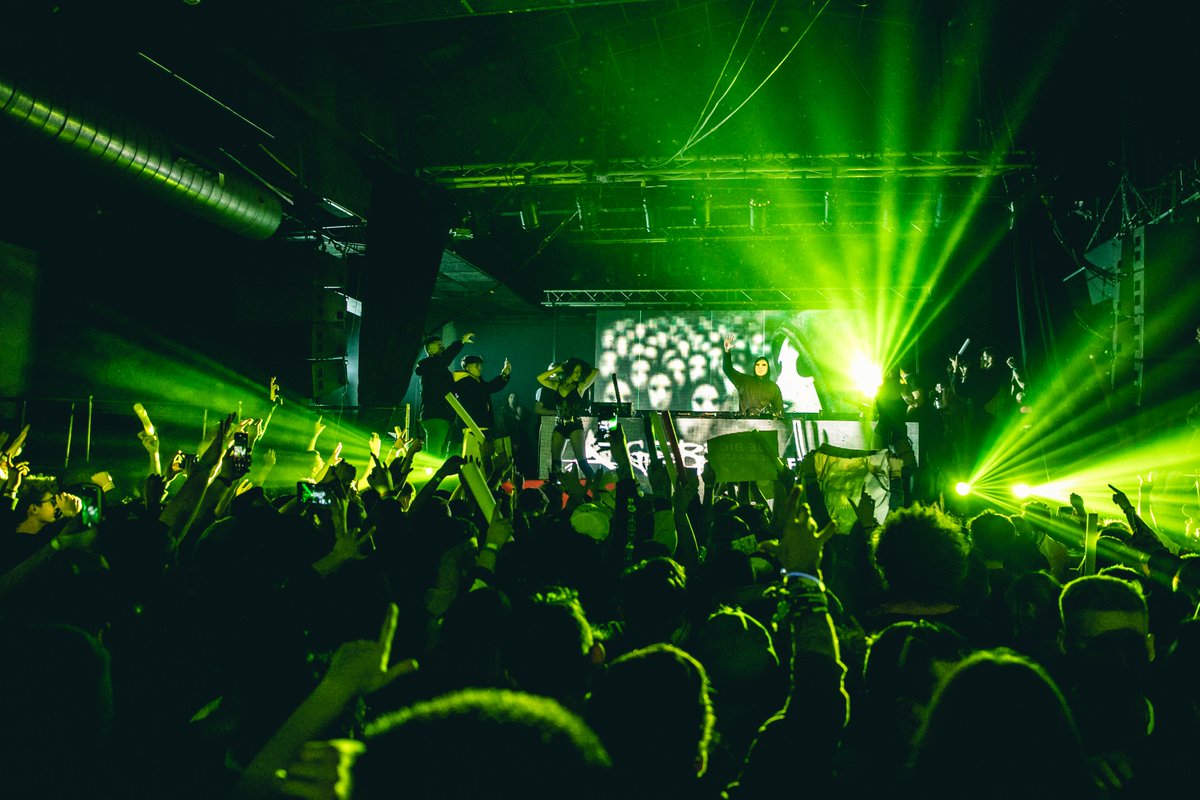 bigblastfest's tweet photo. Ay mama 👵🏼, cómo gosamos viendo a todos los blasters con las fucking hands in the air 🙌🏼 https://t.co/vlj5uzMp9W