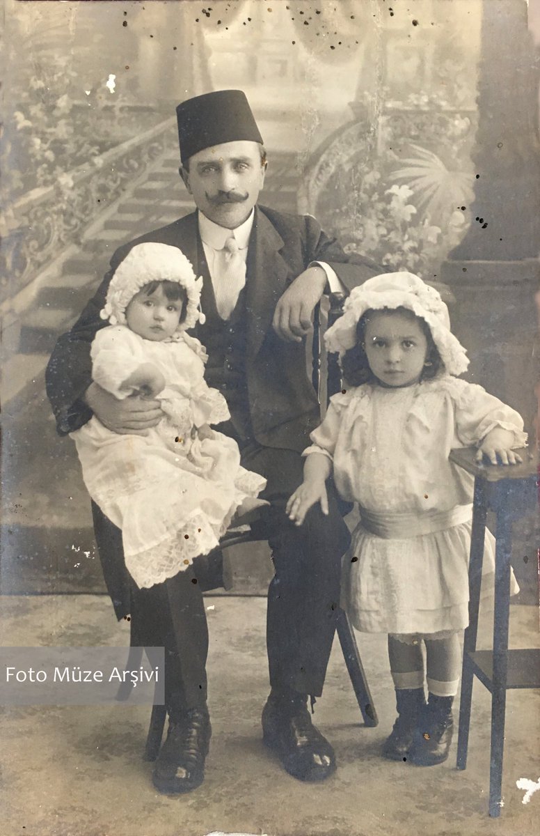fotomuzeturkiye's tweet photo. Az sonra 15:30’da @acikradyo ‘da... Kişisel hafıza, kültürel hafıza, nostaljik hatırlama ve fotoğraf okuma... #fotoğraftarihi #fotoğraf #görseliletişim #radyoprogram #podcast #fotomuze https://t.co/SM9DfrHuRY