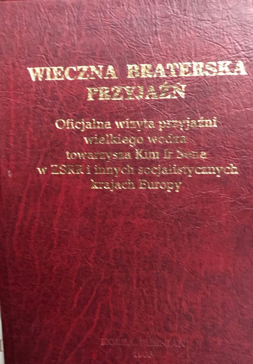 Szanowni prawi:)
Nie wiem czy tak macie ale najlepsze miejsce do składowania rzeczy to u rodziców😁.
Właśnie ojciec znalazł moją nagrodę Nie pamiętam za co ale to były właściwe czasy i odpowiednie nagrody😂 oprawioną w skórę:). Macie takie kruczki?😂😂😂?