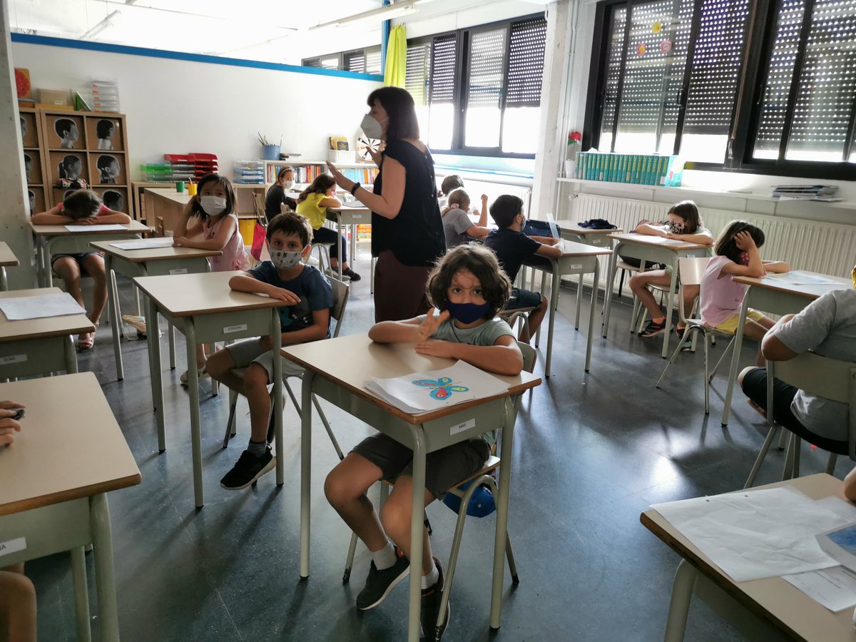 FGNeus's tweet photo. A #3PRI la Jessica els explica un conte mentre, a poc a poc, sortim del moment de relax... #tranquils https://t.co/n5oecxzUsr