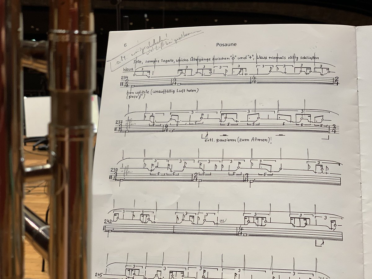 Mayumi Shimizu On Twitter またこの曲か 誰かどうやったら一番効果的に演奏できるのか教えてくれませんか Lachenmann Zwei Gefuhle 作曲家本人も語り手として参加していますが 息だけでワーワーミュートで開け閉めしたってほとんど効果ナシ って分かって