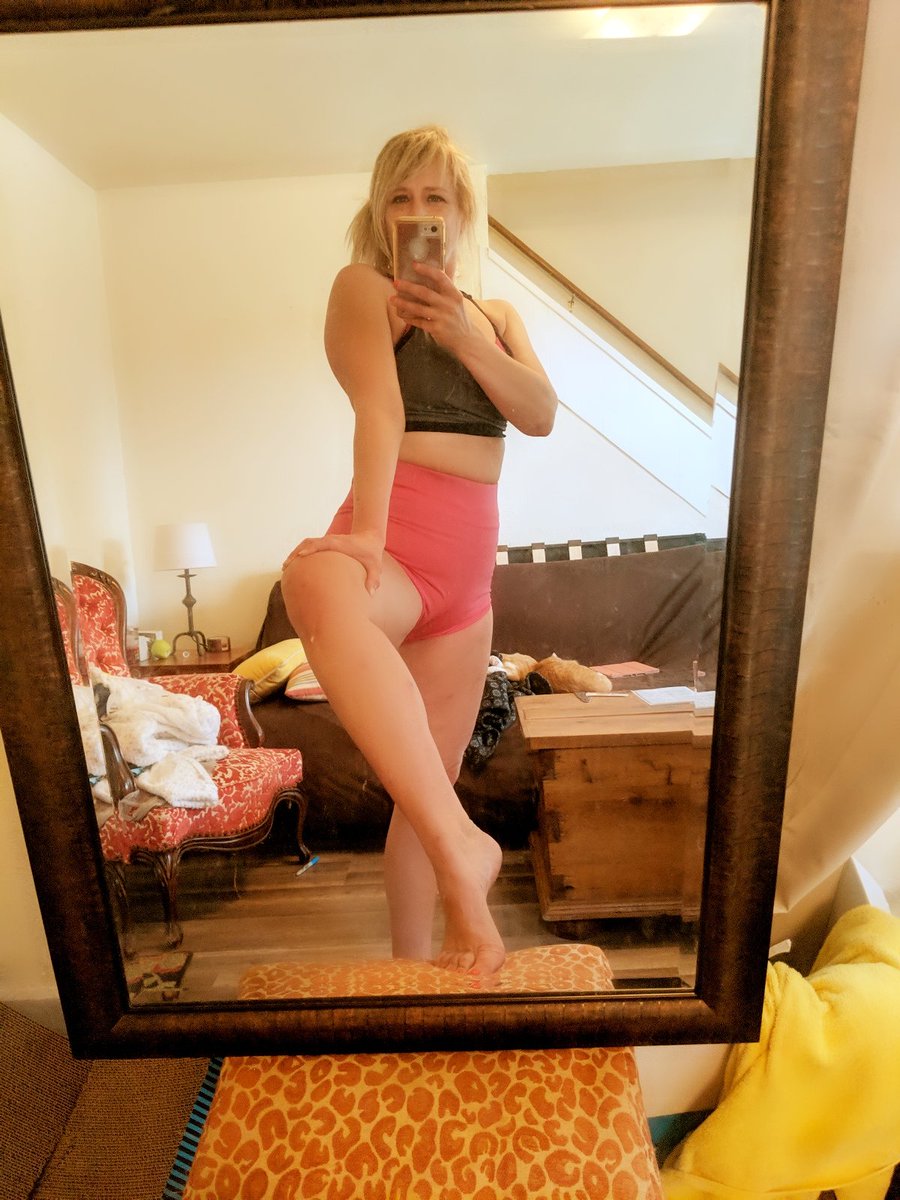 TheMightyChloeC's tweet photo. A few hours #PostMatch yesterday before I changed.
Wanna know who won between @DDalacruz and I? Video will be available for purchase in my #NEW clips store... cumming soon π
#WomensWrestling #competitivewomen #strongwomen #WRESTLINGFOREVER #PleaseRT https://t.co/957cuVWQBO