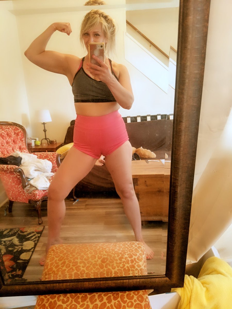 TheMightyChloeC's tweet photo. A few hours #PostMatch yesterday before I changed.
Wanna know who won between @DDalacruz and I? Video will be available for purchase in my #NEW clips store... cumming soon π
#WomensWrestling #competitivewomen #strongwomen #WRESTLINGFOREVER #PleaseRT https://t.co/957cuVWQBO