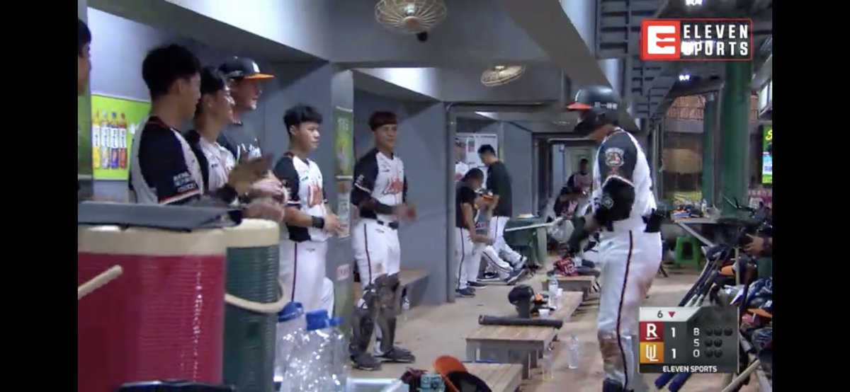 UniLionsIntl's tweet photo. #kuoFuLin’s solo shot! #郭阜林 @unilions_tw @CPBL @ElevenSportsTW https://t.co/OGiAOLwu7H
