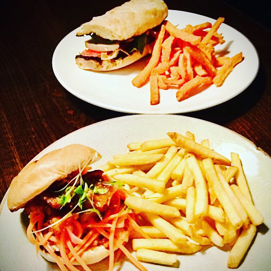TheWhippetInn's tweet photo. #lunchdishes @whippetinn #porkbelly #asianslaw #burger or #chichen #avocado tom&rocket sarnie #sweetpotatofries #alfrecodining #outdoor #pubterrace #pubgarden #chamberlayneroad #pavementlicence ๐๐ป #hamptonsestateagent #chinekensalrise #kensalrise #kensalgreen #urbanpubsandbars https://t.co/9mu1XNVq5C