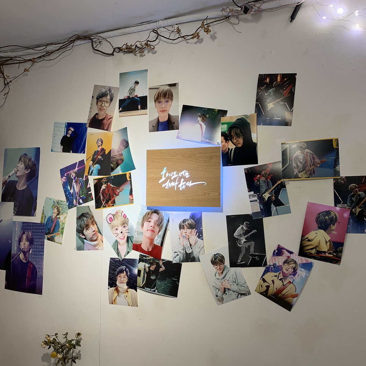 day_six1102's tweet photo. #제이의_9월이_되어줄게
오늘 저녁에 제형이 생일카페 ‘카페블랑코’ 다녀왔습니다! 제형이의 이쁜 사진들도 많이 있었고 받은 종이컵이랑 특전들까지 너무 귀엽고 예뻤어요ㅠㅠㅠㅠ❤️❤️ 감사합니다❣️❣️@ouvert_planet 
제형아 생일 축하해!!!🎂 https://t.co/OFjQKQIQfe