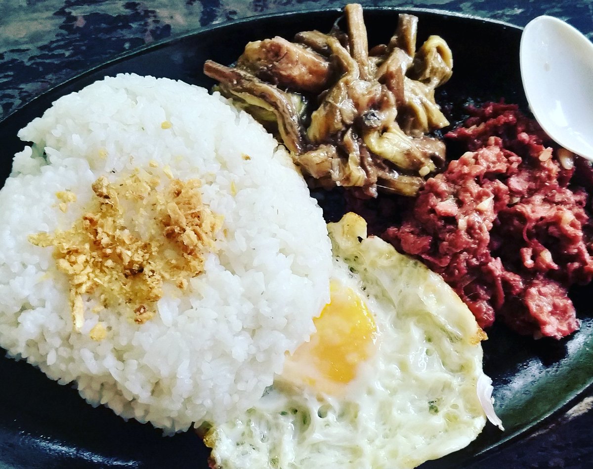EvanAbaygarJr's tweet photo. Epic combo I must say cornsilog with adobong takway #lateupload #sizzlingplate https://t.co/lv9p1n7v3g