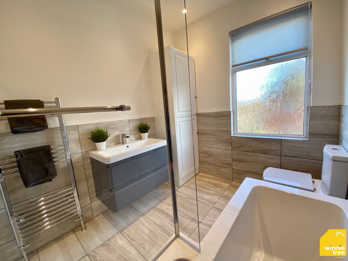 WinnieTreeBPOOL's tweet photo. ❗️ROOM AVAILABLE

📍: Westcliffe Drive, Blackpool FY3
🏥: Close to Blackpool Hospital
🛏️: Modern Layout
🔨: Refurbished to High Standard

💷: £108/Week
💷: £470 PCM
💷: £300 Bond

Please contact our office on 01253 304 309 for further information or to arrange a viewing! https://t.co/oejVIF3RyX