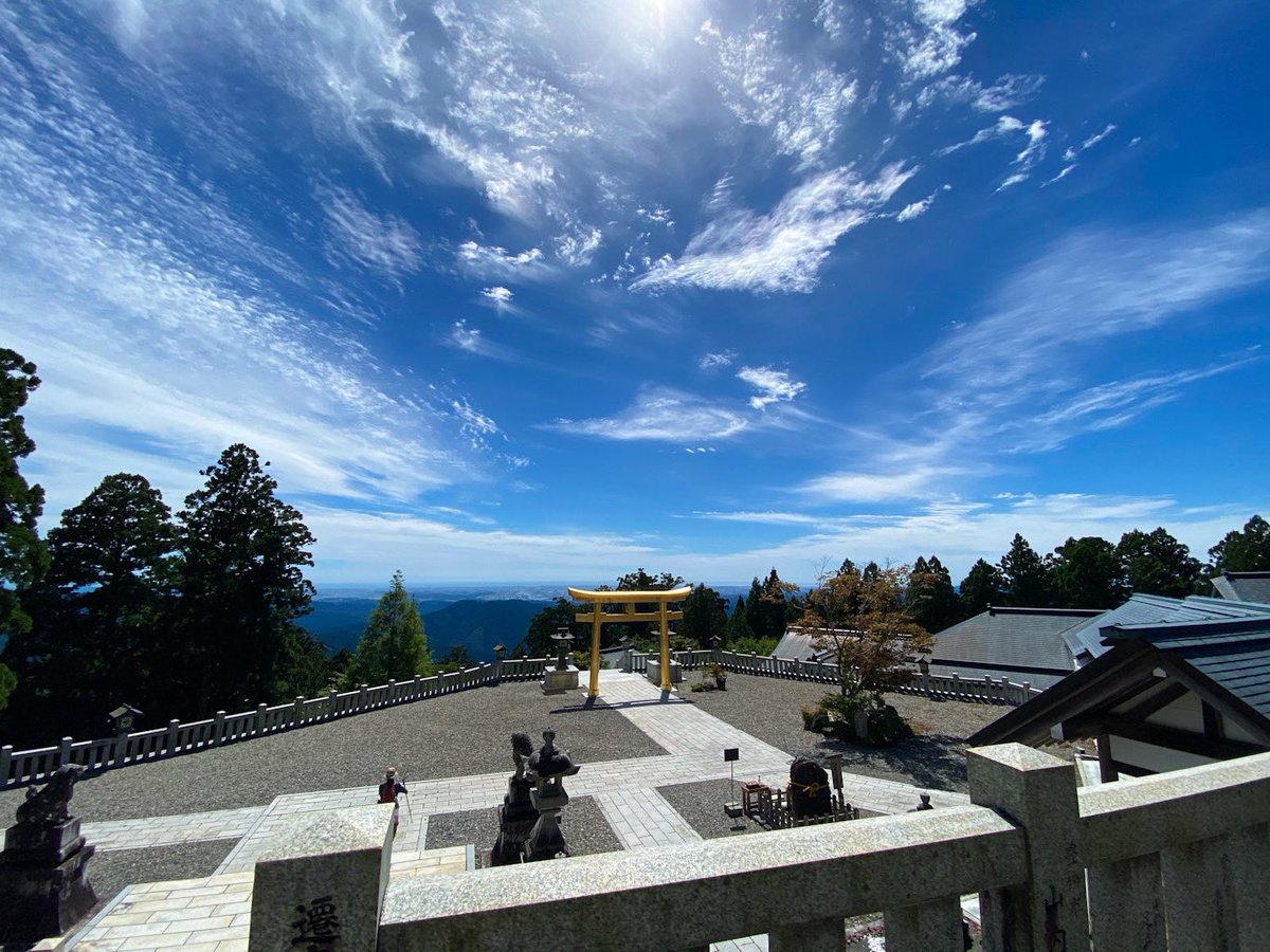 kabababaaan's tweet photo. 勉強もかねて静岡県へ行ってきました！浜松いろんなとこあって最高でした！！

工業デザインや建築デザインはカバンにないものばかりで刺激的！背景なんかも知れてたくさん発見がありました！カバンにも活かしたい！

天空の神社は見晴らし最高！気持ちよかったー！ぜひまた行きたい！！ https://t.co/RTnjjCk5uO