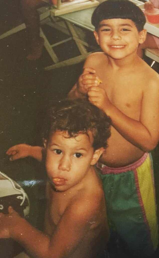 katie152917's tweet photo. Day 15: Baby Nick. Baby Nick with food is my spirit animal 😂😂 🧁🍰🍋🍇🥖🥨🥐🥑🍑🍔🌮🥫🥟 @nickjonas #16daysofnickjonas https://t.co/iDqw68EDgM
