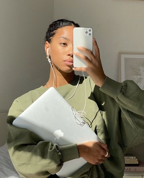itgirldreaming's tweet photo. Non-stop studying and working this week, I have so much uni work to do but I’m loving everything I’m doing. Trying to keep a positive mindset even when I feel like I’m too tired to keep going. https://t.co/S4QZID16wp