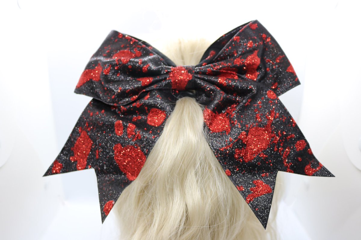 pretttynerdy's tweet photo. I missed #stevecream during #hhnathome but my sister explained/inducted me so I’m working on designing a cheer bow so that you can have Steve Cream in your hair! Check out my Horror Bows to see!#CheerBow #GlitterBow #HHN #HalloweenHorrorNights https://t.co/12uGAYZ5E2