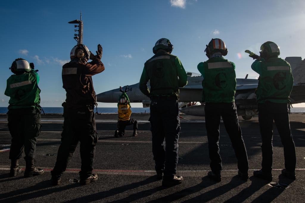 #USSRonaldReagan conducts flight operations while deployed in the #PhilippineSea. Reagan, provides a combat-ready force that protects & defends the U.S., as well as the collective maritime interests of its allies & partners in the Indo-Pacific region. #FreeAndOpenIndoPacifc