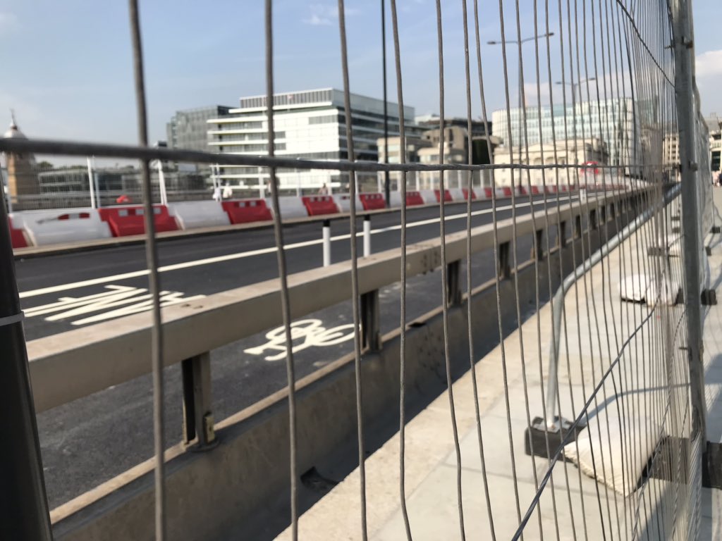 willnorman's tweet photo. Nice to see the new cycle lanes going in on London Bridge #StreetspaceLDN #workinprogress π²ππΆπ½ββοΈπ @cityoflondon @TfL https://t.co/sqCszRwBA2