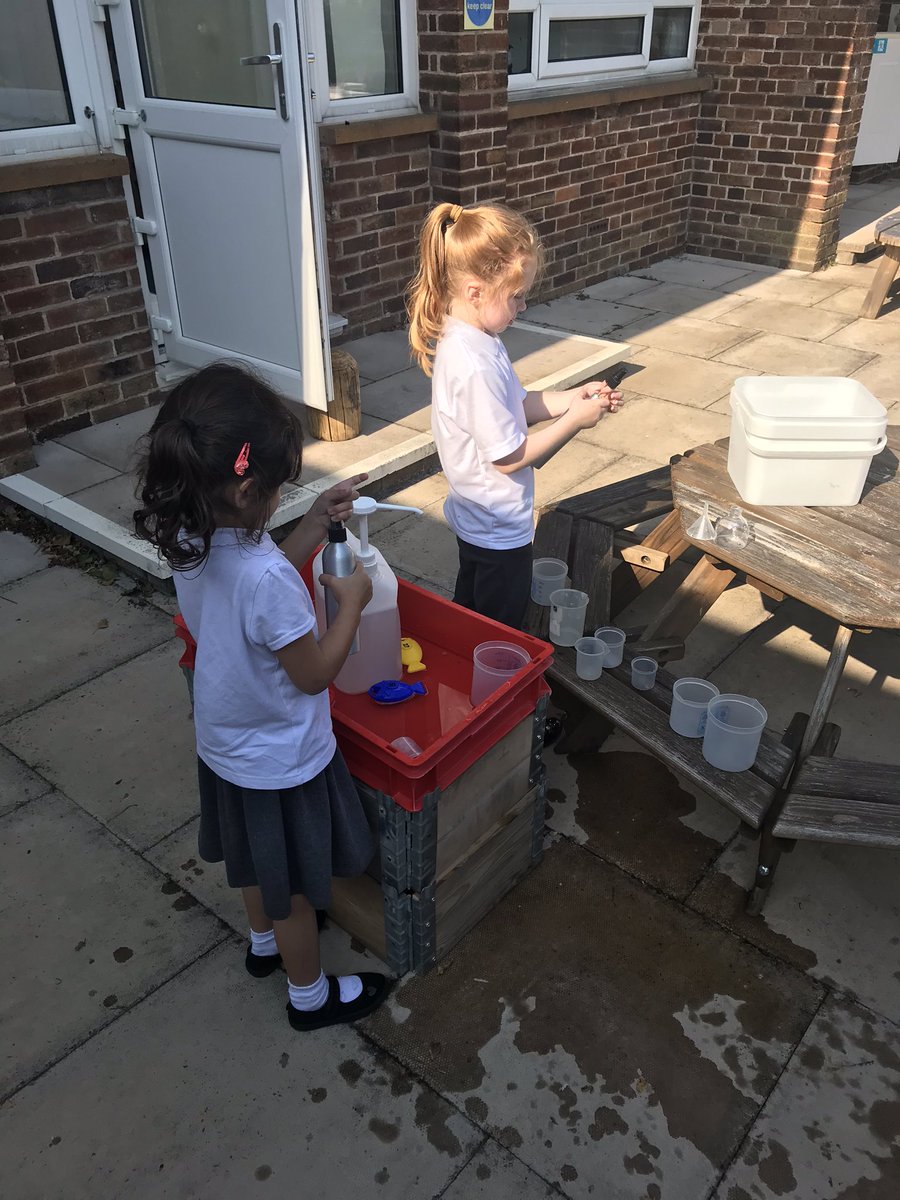 MrRandell3's tweet photo. On a day like this... time to explore with water. We have new small water trays in our outdoor area. @newbarns1 https://t.co/g1OEPO3yMN