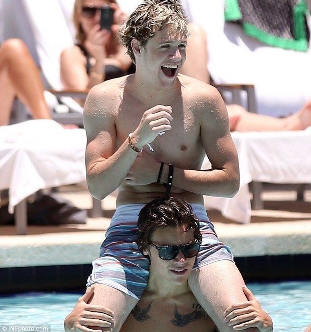 narry being one of my favourite friendships: a thread that should be longer but you get the point :)