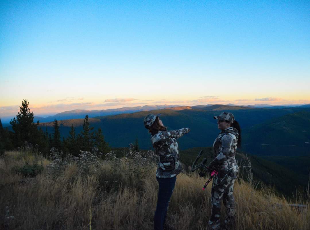 CanadaHuntress's tweet image. Hunting with my daughter. 
#ProisHunting #burrisoptics #findwhatmatters #3brothersarchery #britishcolumbia