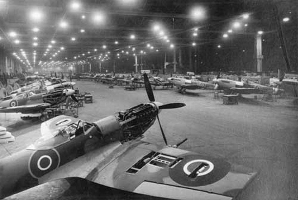 AndrewTurnerRAF's tweet photo. On this day in 1940, nearly as many engineers as pilots died defending our Nation. Then as now, UK industry, propelled by intellect, innovation, expertise and passion, was the origin of victory in the @BofB1940; just as it is crucial now in our digital, autonomous &amp; FCAS future. https://t.co/clj4e7mVIC