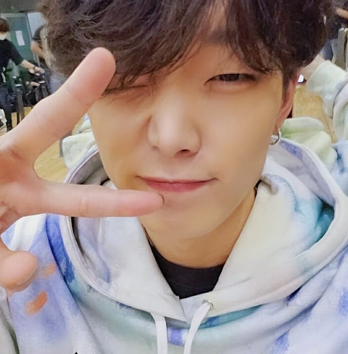 RanikaBobby's tweet photo. Bebiiii I've hot a lot og your pictures today and i can through this month i think thank youu bebiiii for this beautiful selca this is sooo PRECIOUS for me!!!
I love You bebiii with whole my heart ๐๐๐i really wanna cry right now
#BOBBY #3YearsWithLoveAndFall #5YearsWith7KON https://t.co/4tjHEK57HZ