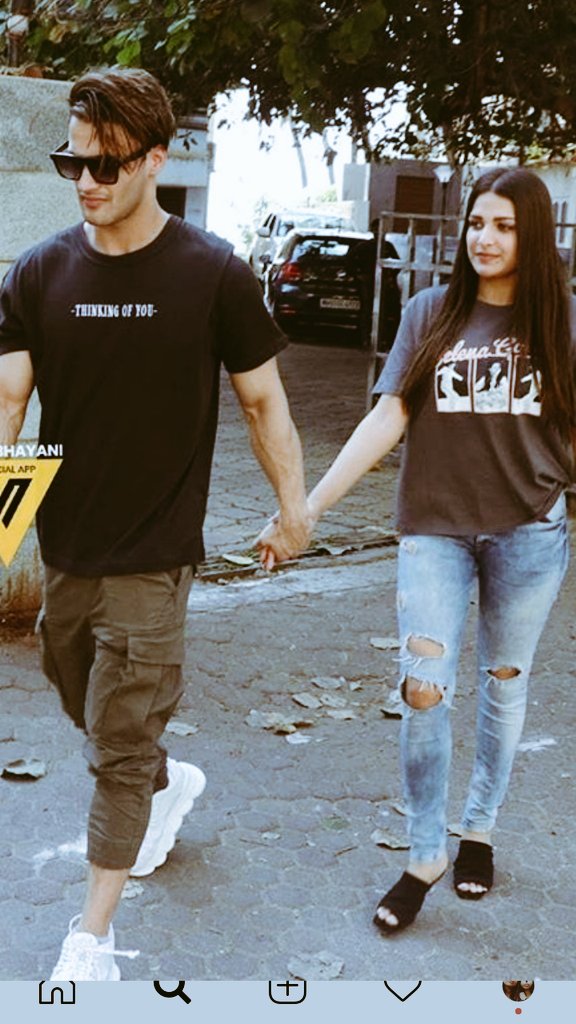 Holding Hands  #AsiManshi &  #NickYanka . #AsimRiaz  #HimanshiKhurana  #PriyankaChopra  #NickJonas .